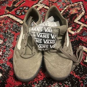 NWOT VANS AVE SHOE OLIVE GREEN